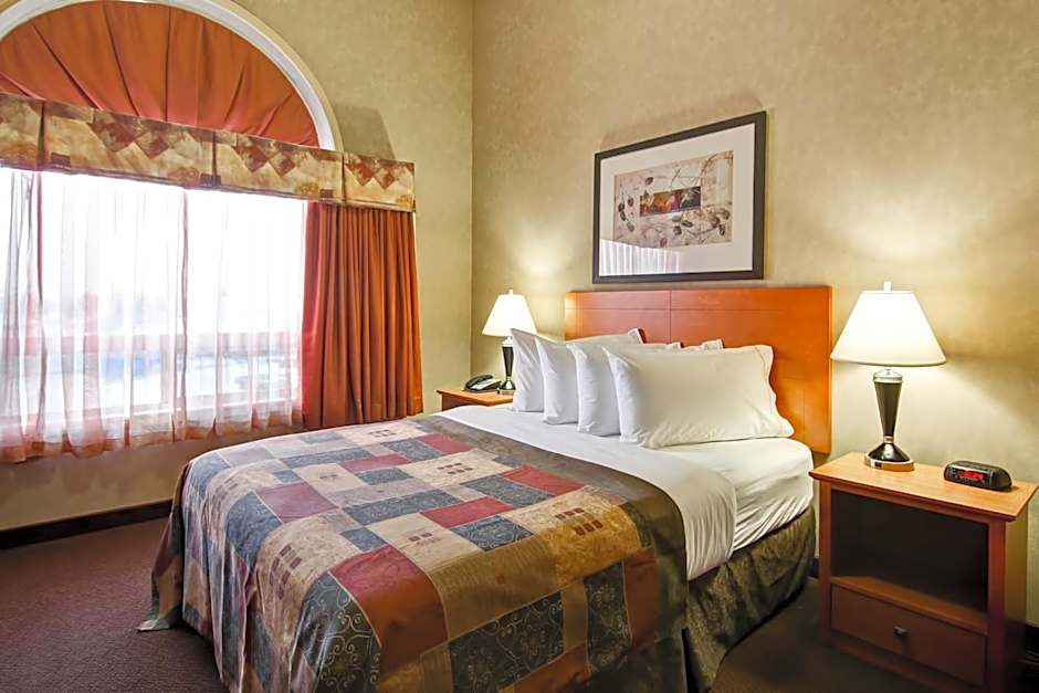 Photo 1 of 4 of Deluxe Queen Suite