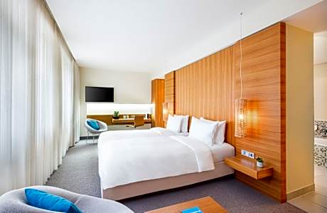 Deluxe King Room with Kudamm View