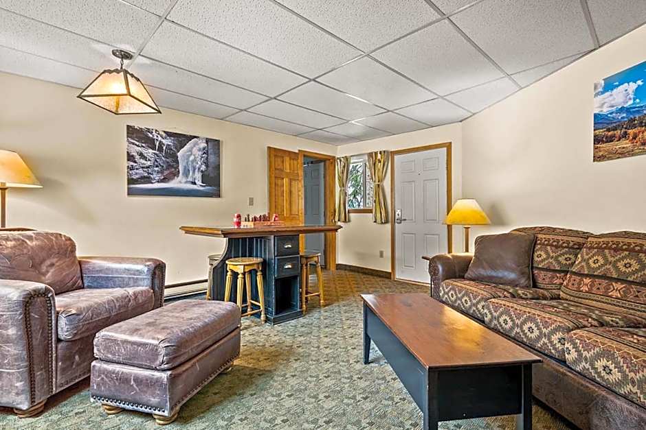 Box Canyon Lodge and Hot Springs
