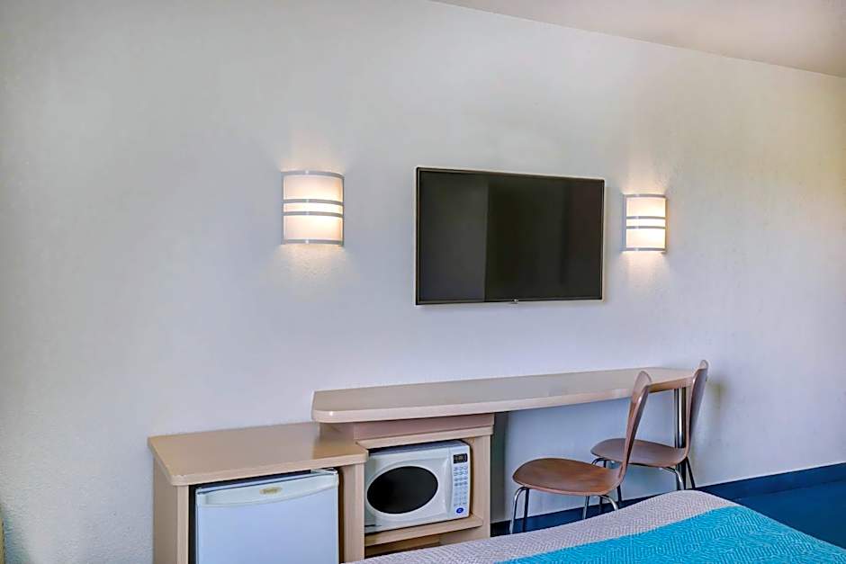 Motel 6-Grande Prairie, AB