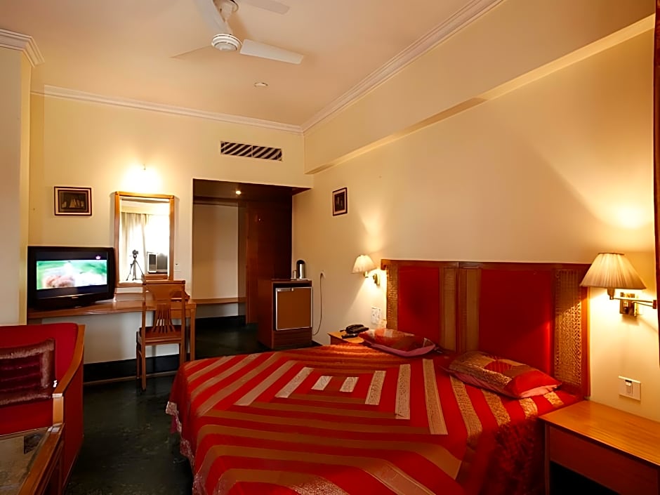 Hotel Raj Vilas Place