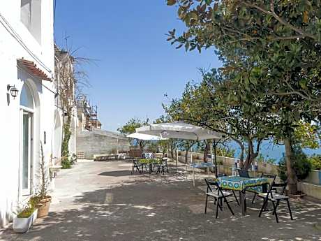 Casa Ninà- Camere con Vista Mare e Terrazza a Raito, Costiera Amalfitana