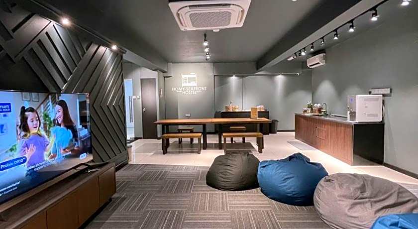 Homy Seafront Hostel