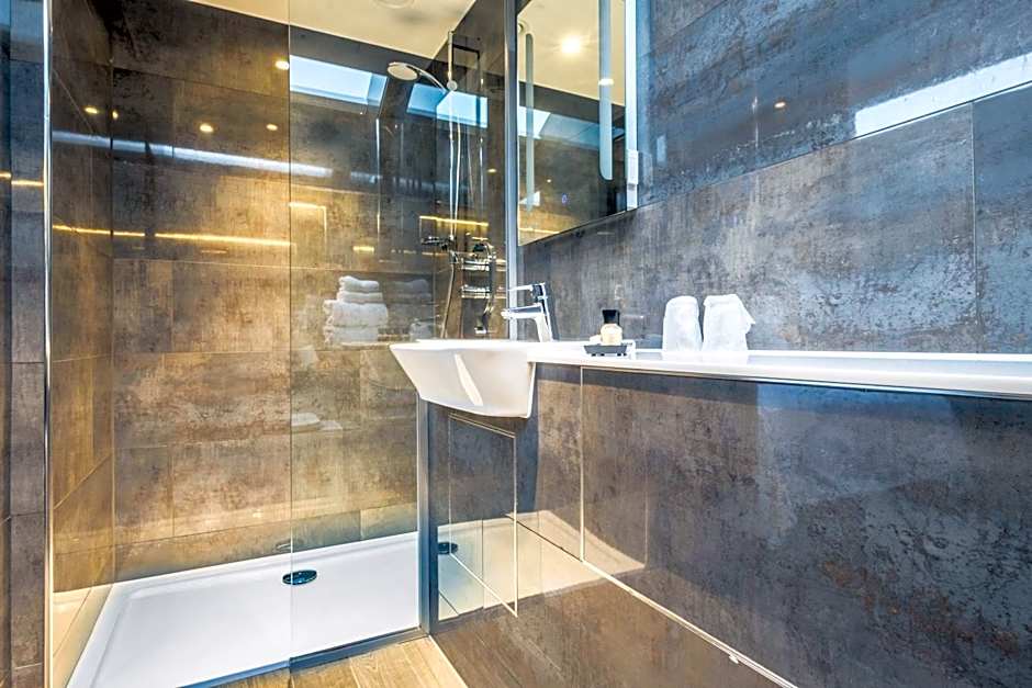 Camden Enterprise Hotel