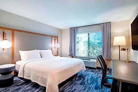 King Room with Bathtub - Mobility Access/Hearing Accessible