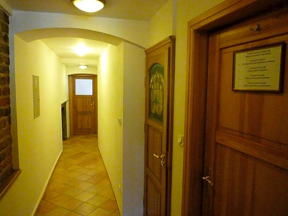 Academus Pub & Guest House