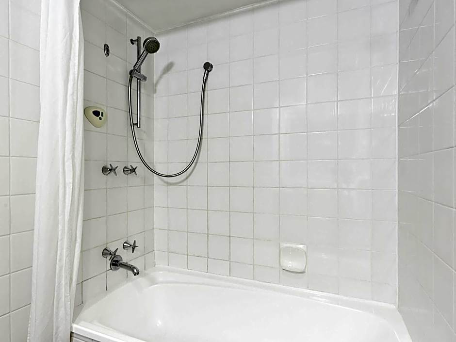 ibis Melbourne Hotel and Apartments