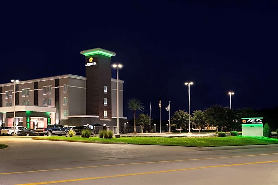 La Quinta Inn & Suites by Wyndham Gonzales