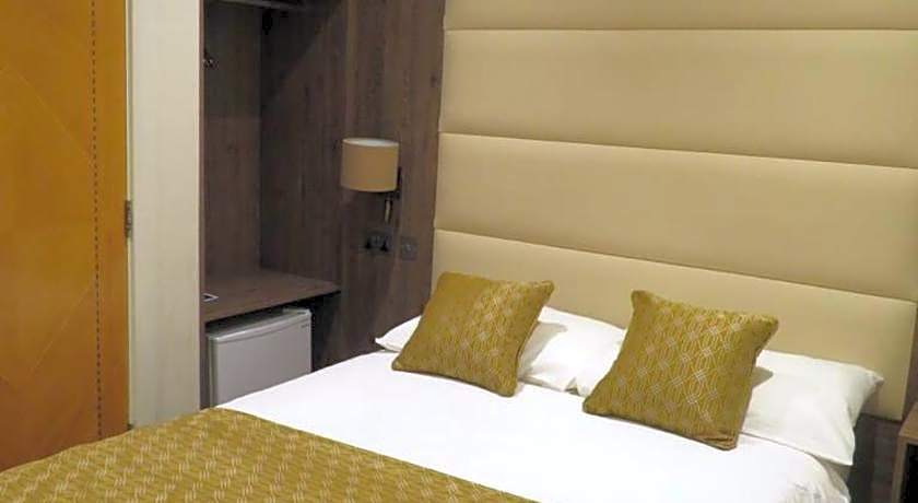 Glendale Hyde Park Hotel