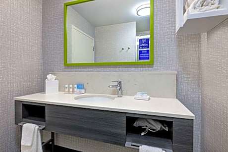 1 King Bed Study Nonsmoking