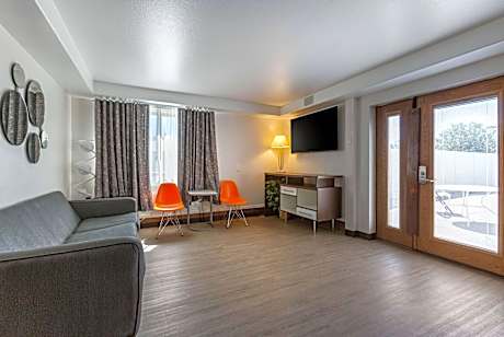 1 King Bed One Bedroom Suite Non-Smoking