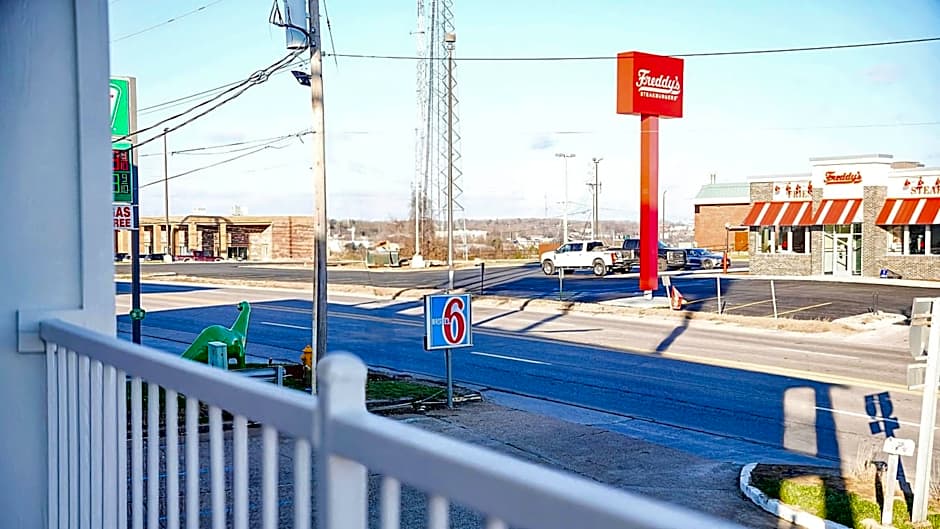 Motel 6-Rolla, MO