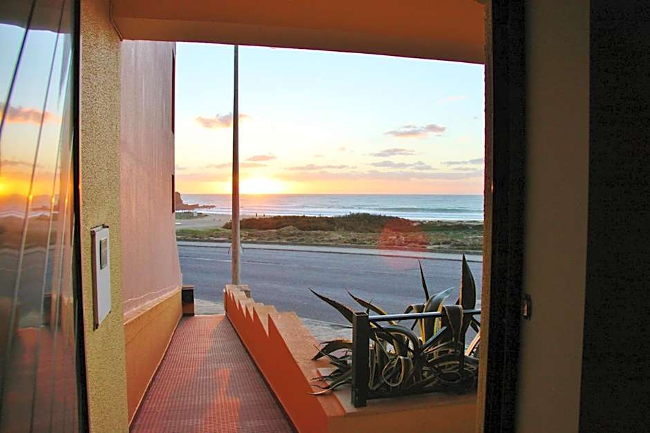 Supertubos Beach Hostel