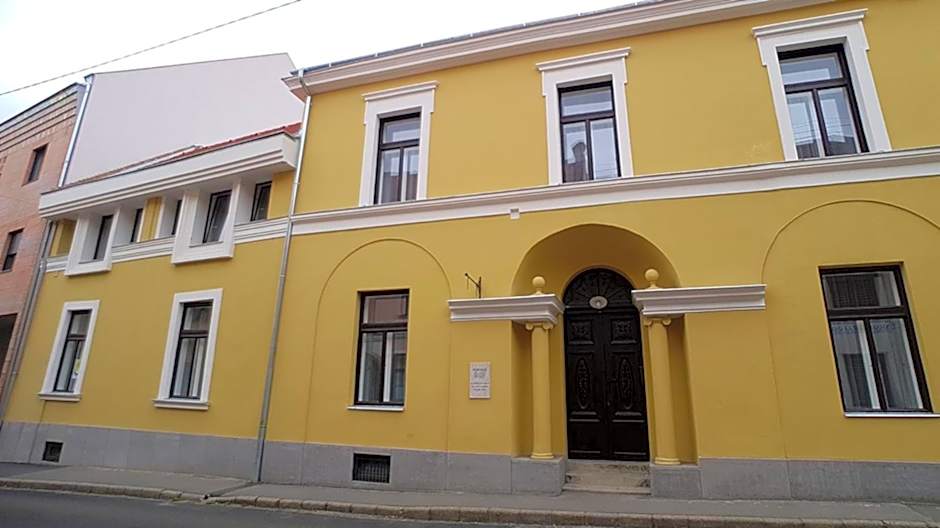 Piacsek Apartmanház
