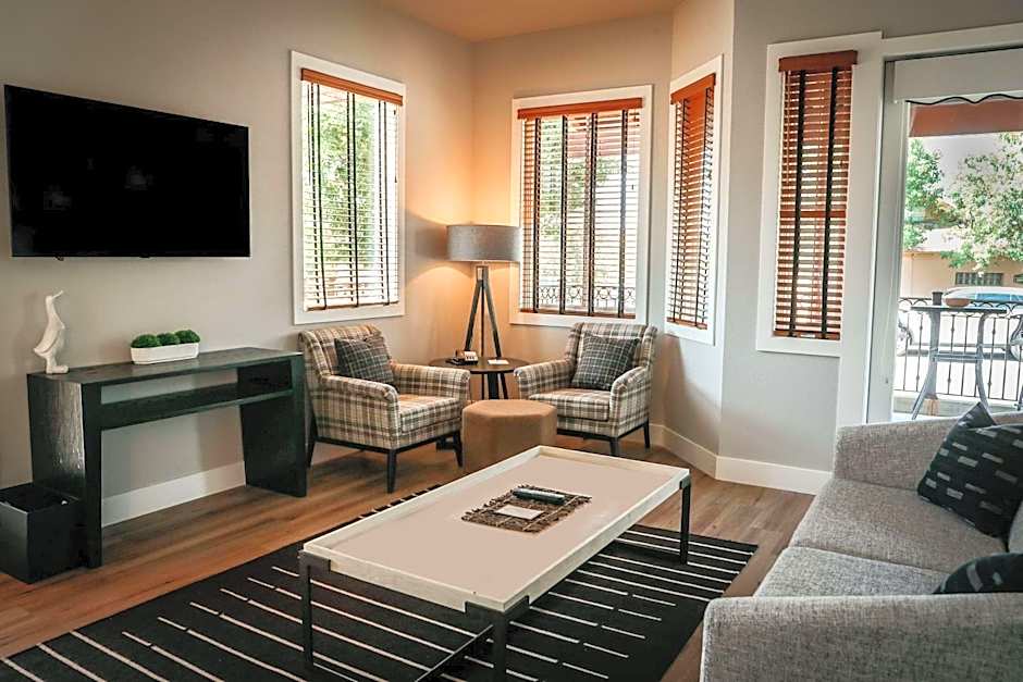 Gateway Hotel, Trademark Collection by Wyndham