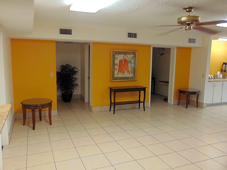 Days Inn & Suites by Wyndham Brewton