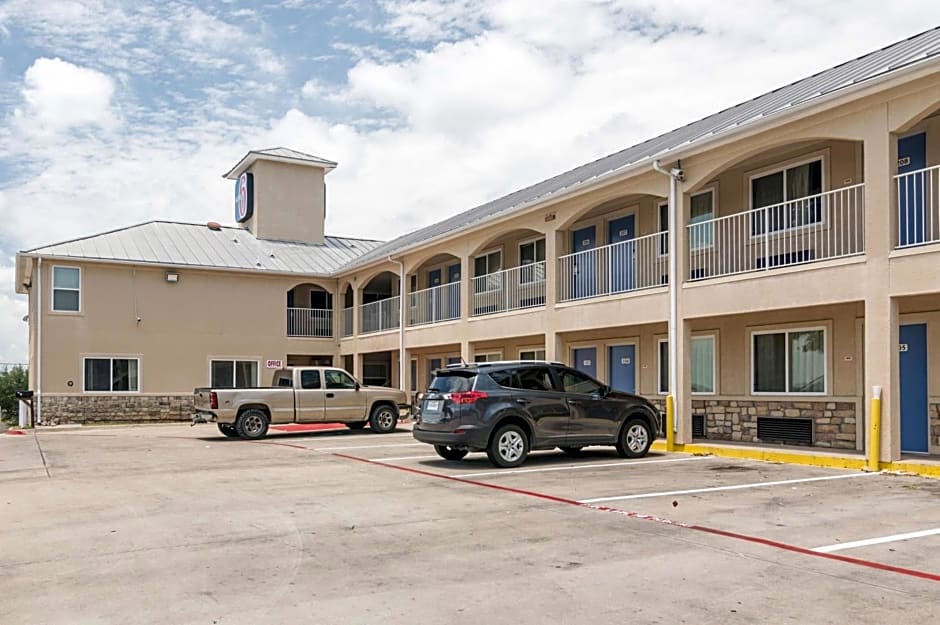 Motel 6-Azle, TX