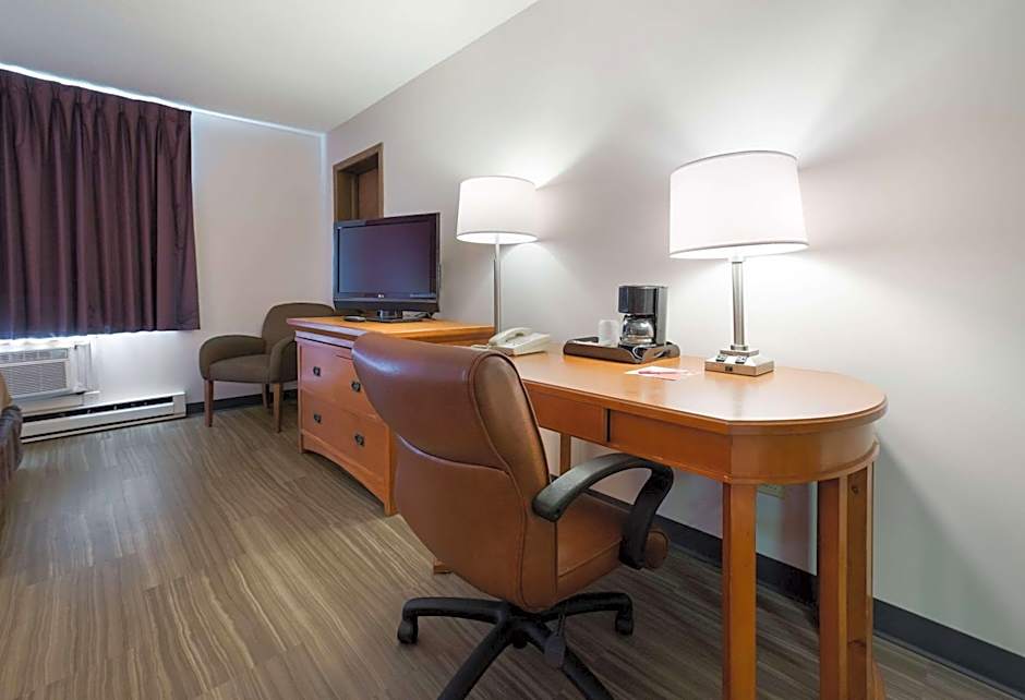 ECONO LODGE INN & SUITES