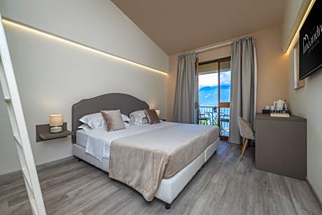 Family Room with Lake View