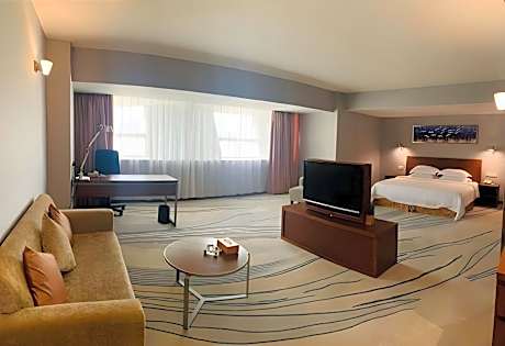 Business Suite Room