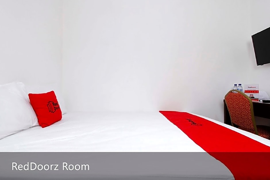 RedDoorz Plus near Plaza Indonesia