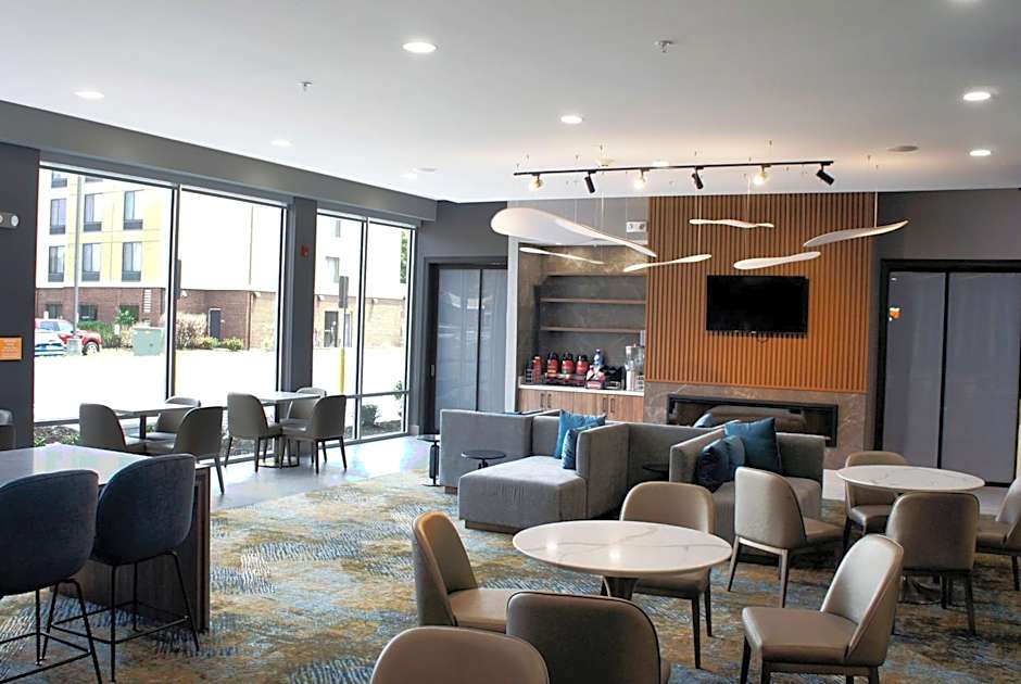 La Quinta Inn & Suites by Wyndham Manchester / Arnold AFB