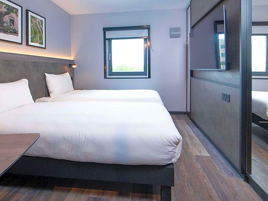 ibis London Gatwick Airport