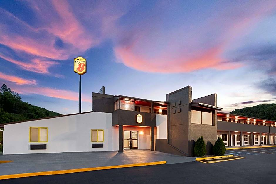 Super 8 by Wyndham Bridgeport/Clarksburg Area