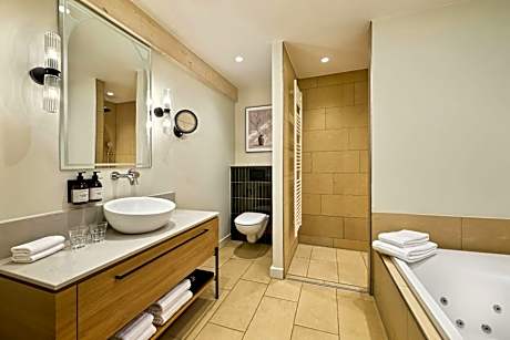 Grand King Suite with Sofa Bed and Garden View