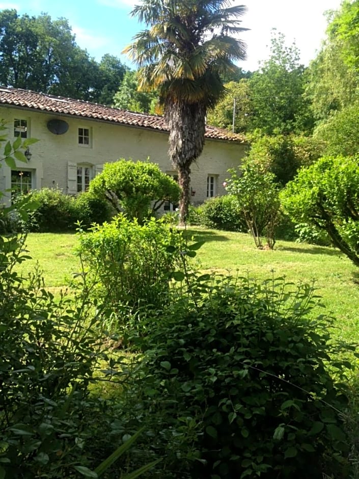 Gite du Calme 3 Star Bed & Breakfast Cognac