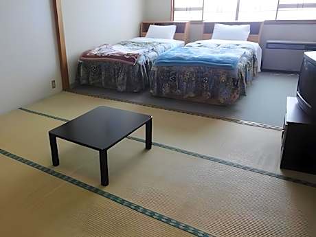 Twin Room with Tatami Area