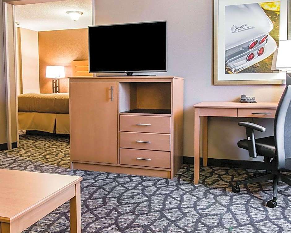 Quality Inn & Suites Warren