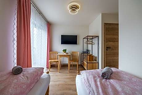 Willa Cichosza - wygodne i nowoczesne pokoje, 800m do centrum tuż przy szlakach pieszych i rowerowych oraz stokach narciarskich