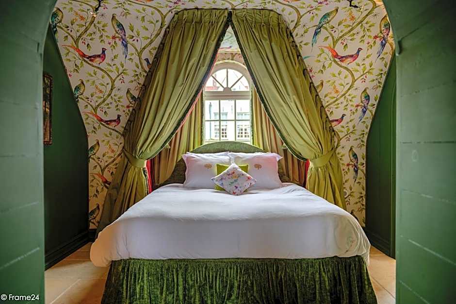 Exclusive Suites The Secret Garden