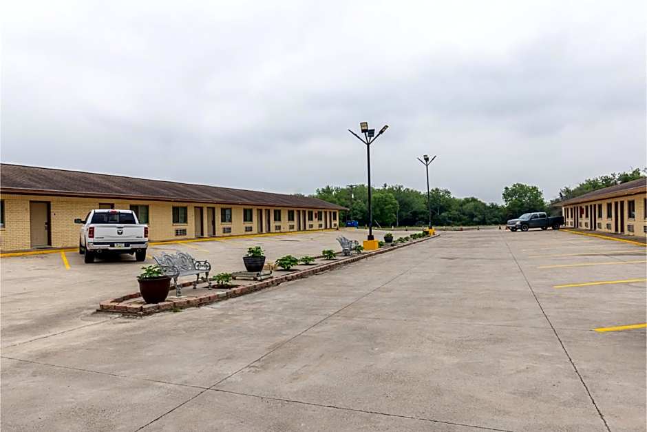 Freer Executive inn and Studios