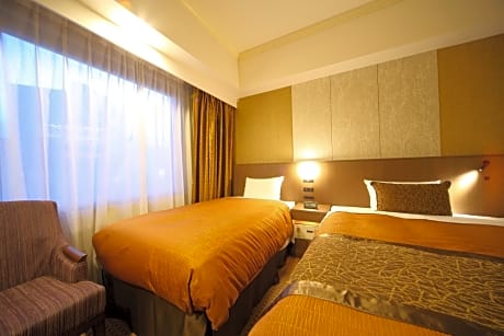 Standard Double Room - Non-Smoking  / 1 extra bed plus for 2 people