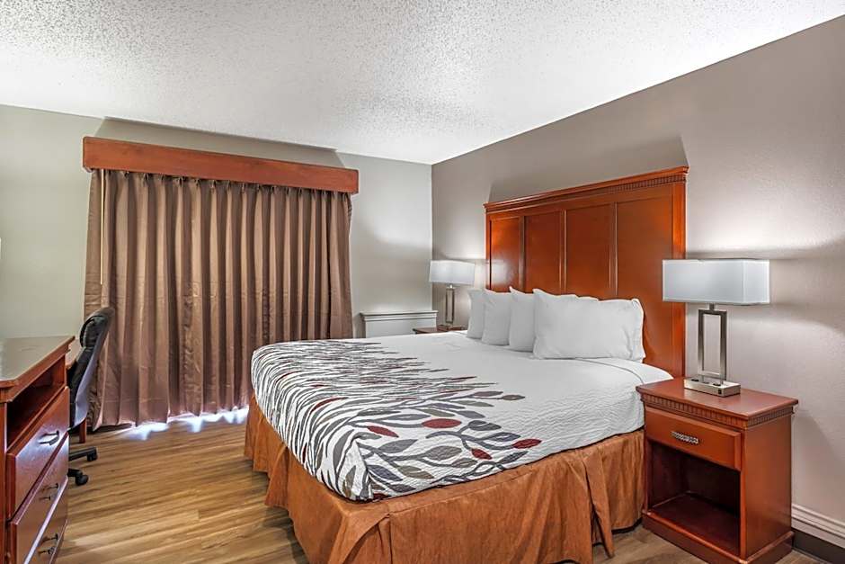Red Roof Inn & Suites Sulphur Springs