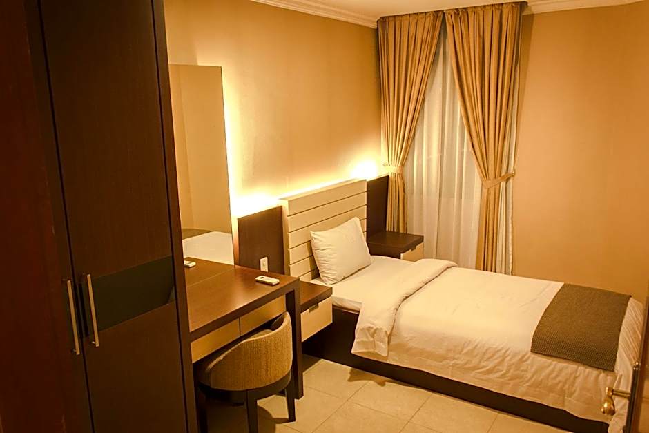 Travellers Suites Serviced Apartments