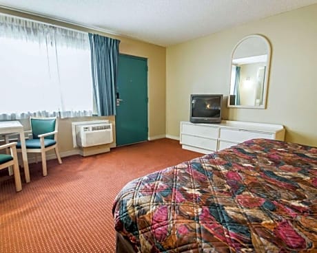 1 Queen Bed Nonsmoking
