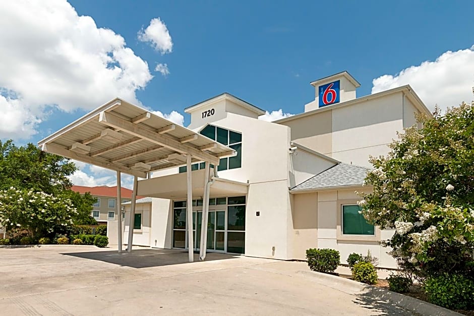 Motel 6-Cleburne, TX