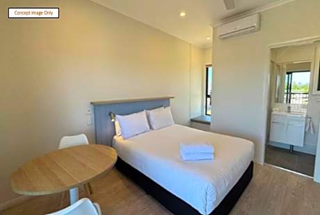 Superior Elevated Studio Cabin - Sleeps 2