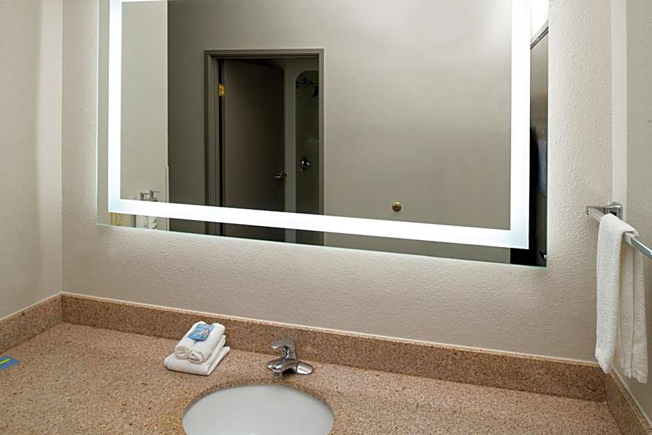 Holiday Inn Express Hotel & Suites Farmington By IHG