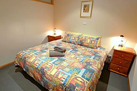 Deluxe Two-Bedroom Apartment (4 Guests)