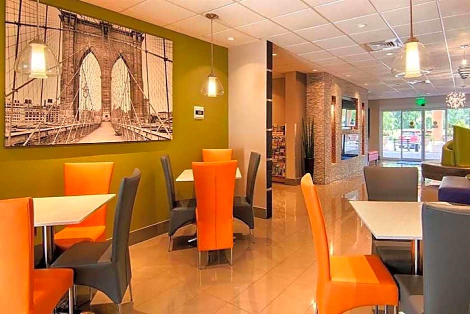 Days Inn & Suites by Wyndham Bonita Springs North Naples