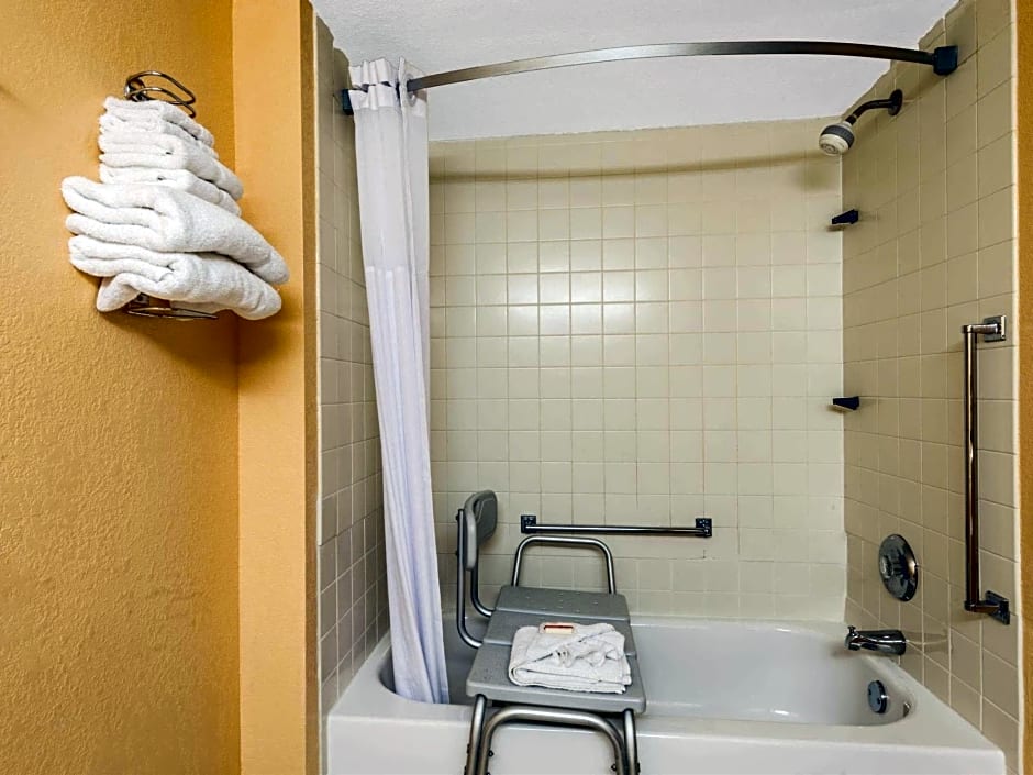 Quality Inn & Suites Louisville East