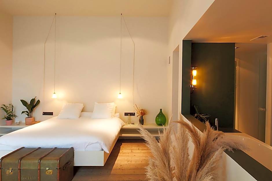 Chambre d'Amis by Alix