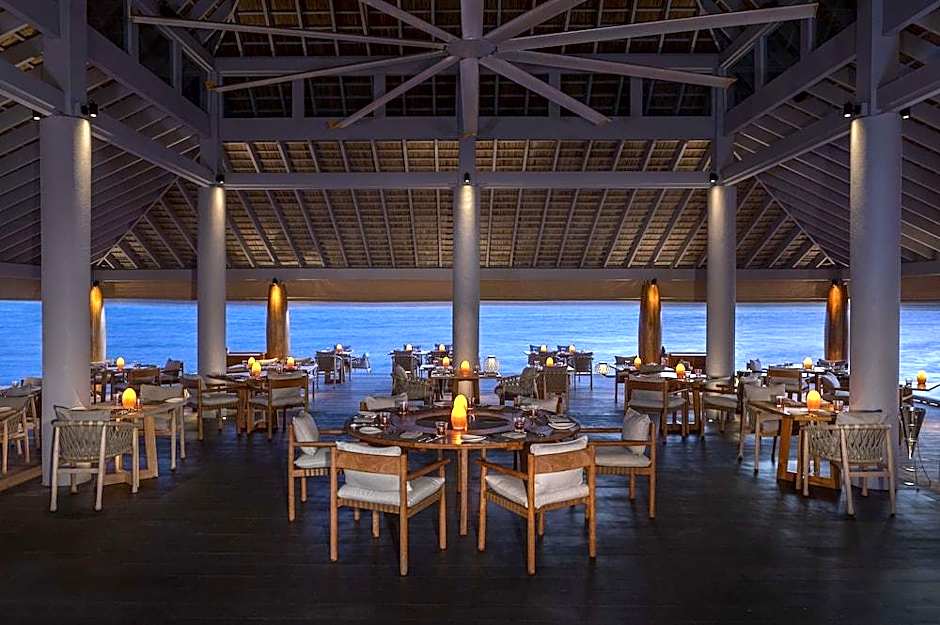 Anantara Kihavah Villas Resort