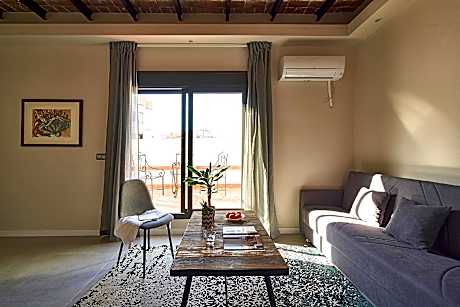 Attic 1-Bedroom Apartment with Terrace