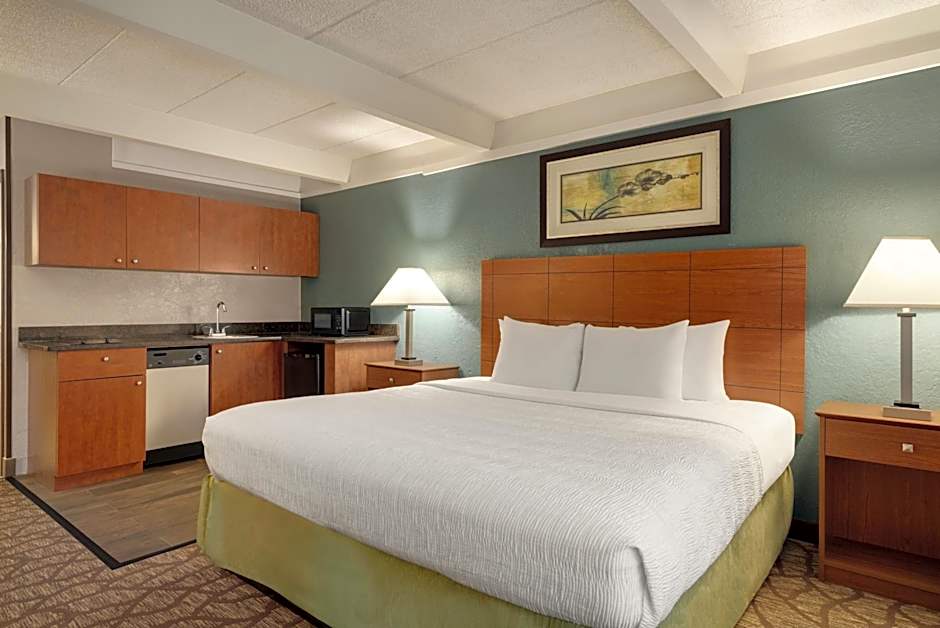 AmericInn by Wyndham Grand Rapids Airport North