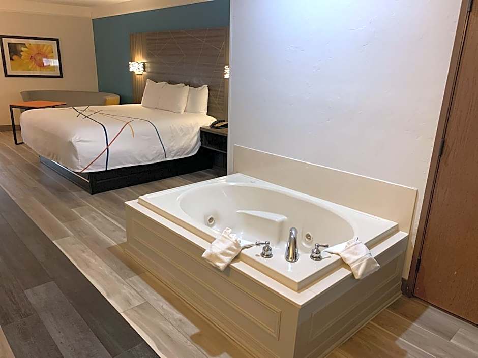 La Quinta Inn & Suites by Wyndham Oklahoma City North - Quail Springs